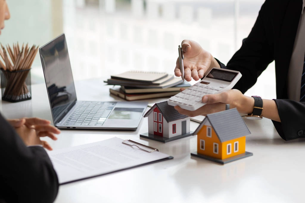 Aplicações financeiras e consórcios podem ajudar na compra de casa ou carro