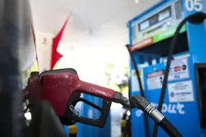 Bomba abastece carro em posto de combustível (Foto: Reprodução | José Cruz/Agência Brasil)