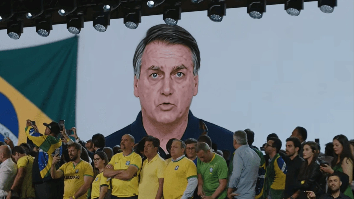 defesa do ex-presidente Jair Bolsonaro (PL) afirmou nesta quarta-feira (29) que ele não autorizou o uso de sua imagem e de sua voz em um vídeo produzido com inteligência artificial (IA)