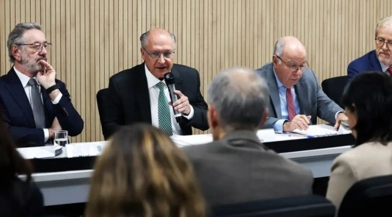 Governo Federal prepara pacote para minimizar impactos de tarifa de 25% dos EUA