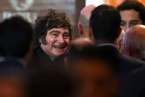 O presidente da Argentina, Javier Milei, na bolsa de valores de Buenos Aires (Foto: Reuters)
