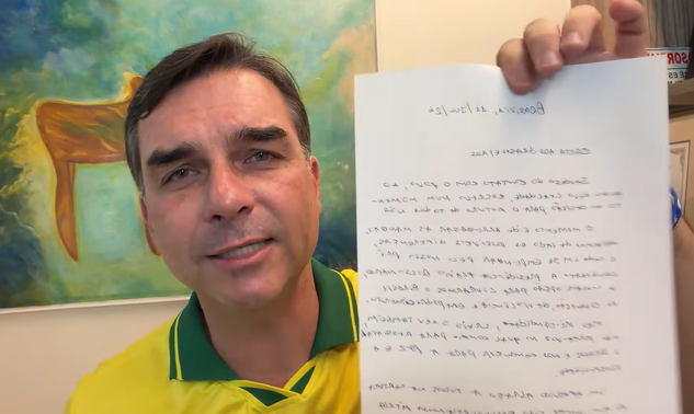 Moraes determina suspensão de visitas de Flávio Bolsonaro a Jair Bolsonaro por 90 dias