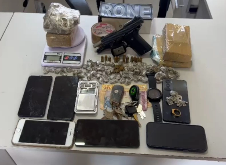 operação do Batalhão de Rondas Ostensivas de Natureza Especial (BPRONE) resultou na prisão de quatro homens suspeitos de envolvimento com o tráfico de drogas na Vila Leonel Brizola, na região da Santa Maria da Codipi, zona Norte de Teresina