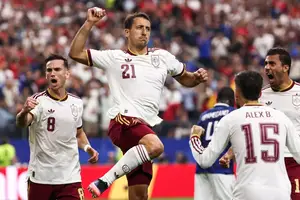 Oyarzabal comemorando o gol que abriu o placar (Foto: imagem de reprodução)