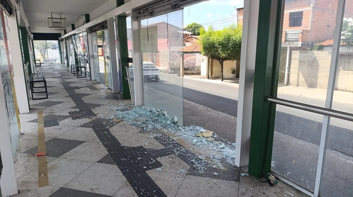 Uma das várias estações abandonadas em Teresina