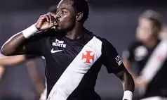 Vasco vence Vitória mesmo com um a menos e abre vantagem na Copa do Brasil