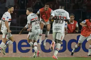 Calleri marca de pênalti e coloca o São Paulo na frente (Foto: Reprodução)