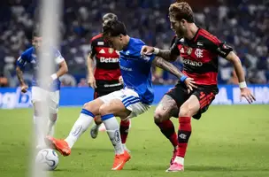 Kaio Jorge em disputa de bola com Léo Pereira (Foto: imagem de reprodução)