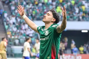 Maurício comemora gol do Palmeiras sobre o Fortaleza, em São Paulo (Foto: Marina Uezima)
