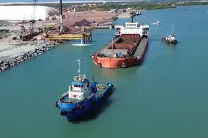 Porto de Luís Correia informou que iniciou, nesta quarta-feira (5), seu primeiro processo de exportação com o embarque de uma carga de nove mil toneladas de minério de ferro em um navio (Foto: Reprodução)