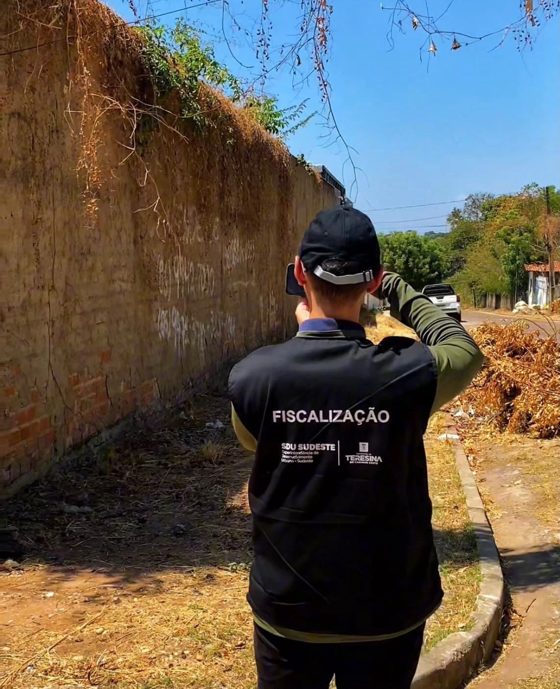 Ações de fiscalização em terrenos baldios para prevenção de queimadas irregulares
