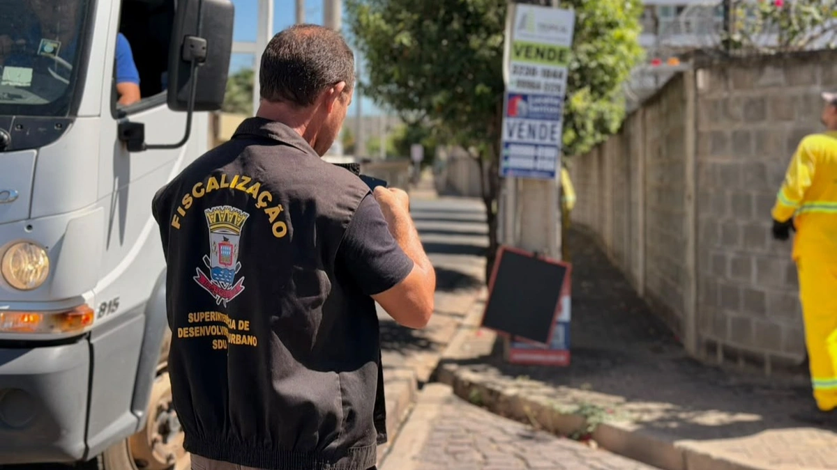 Fiscalização contra publicidade irregular em espaços públicos