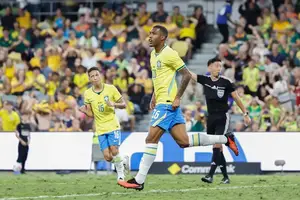 O atacante Rayan comemora o gol de empate do Brasil contra a Austrália (Foto: Rafael Ribeiro/CBF)