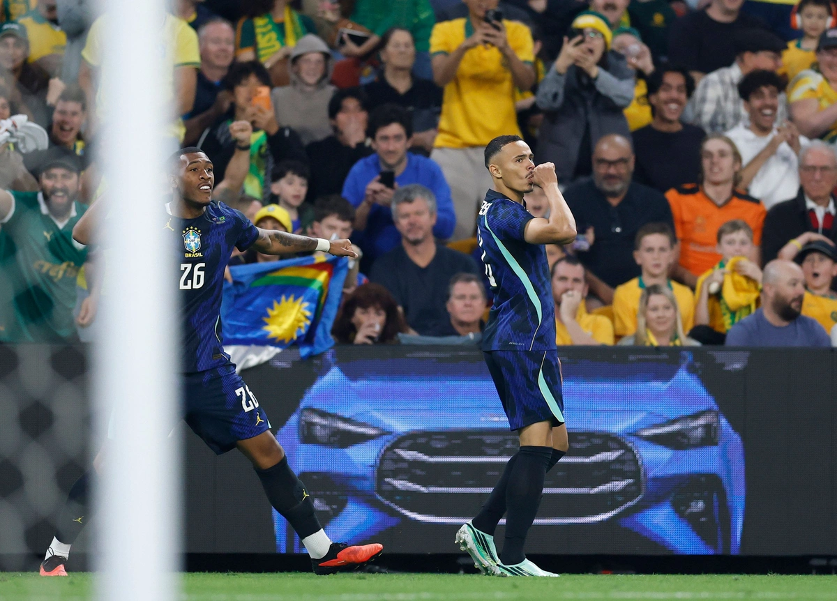 O lateral Vanderson abriu o placar para o Brasil contra a Austrália